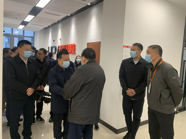 德陽(yáng)市委書(shū)記一行參訪(fǎng)西南泛普信息科技有限公司(圖1) 德陽(yáng)市委書(shū)記一行參訪(fǎng)西南泛普信息科技有限公司(圖1)
