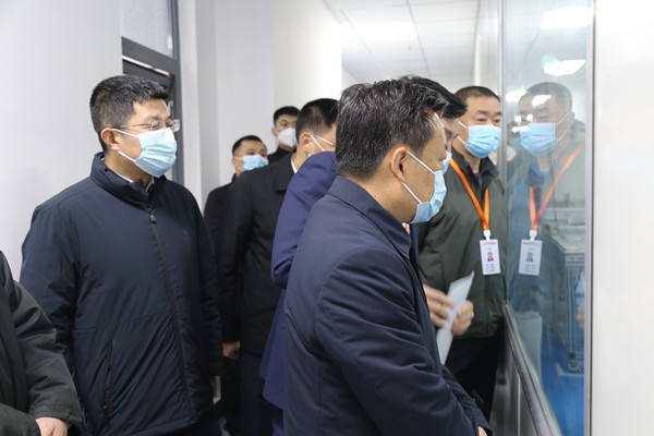 德陽(yáng)市委書(shū)記一行參訪(fǎng)西南泛普信息科技有限公司(圖10) 德陽(yáng)市委書(shū)記一行參訪(fǎng)西南泛普信息科技有限公司(圖10)