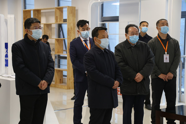 德陽(yáng)市委書(shū)記一行參訪(fǎng)西南泛普信息科技有限公司(圖11) 德陽(yáng)市委書(shū)記一行參訪(fǎng)西南泛普信息科技有限公司(圖11)